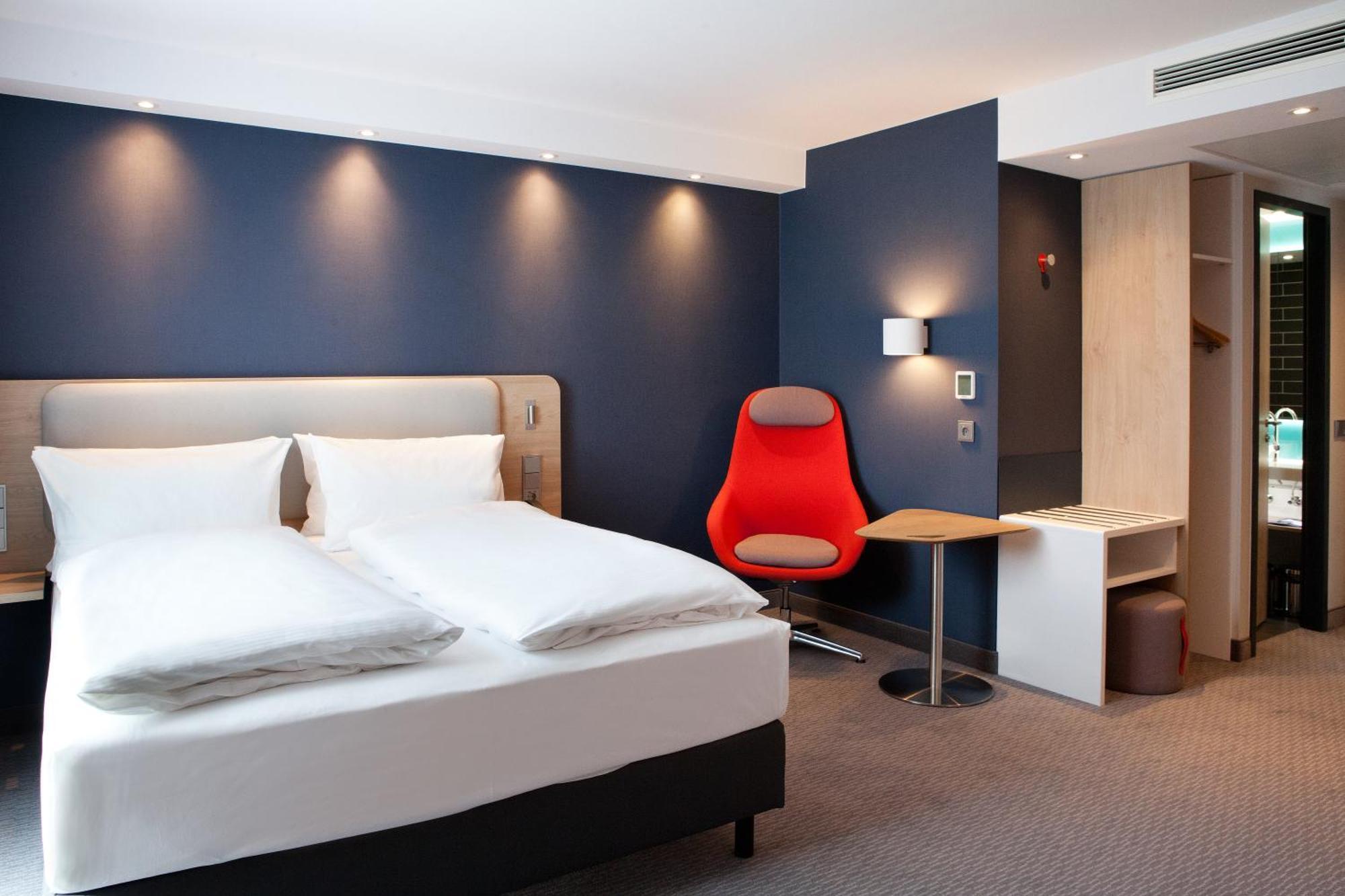 Express By Ihg Hotel 3*